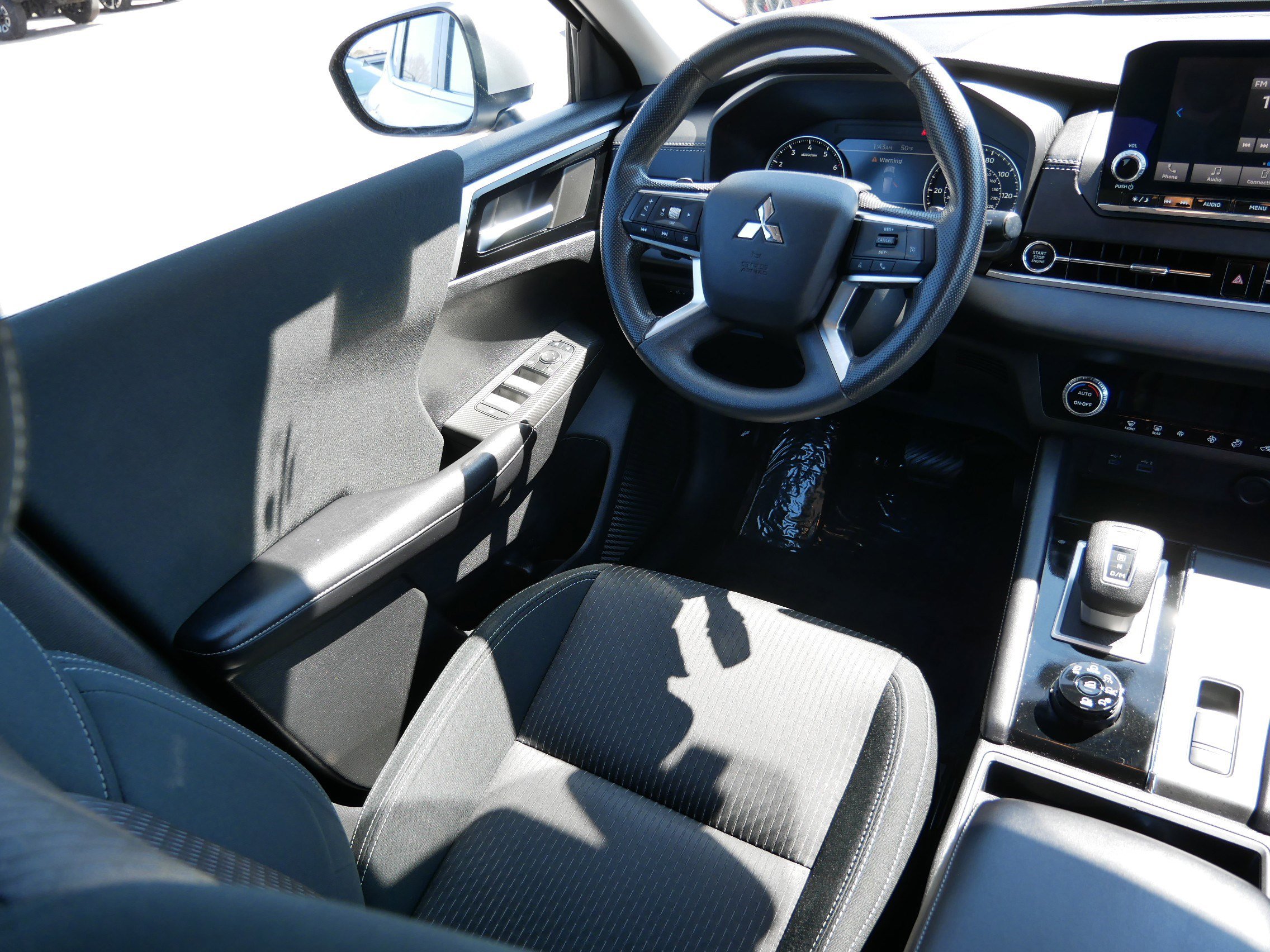 Used 2022 Mitsubishi Outlander ES image 9