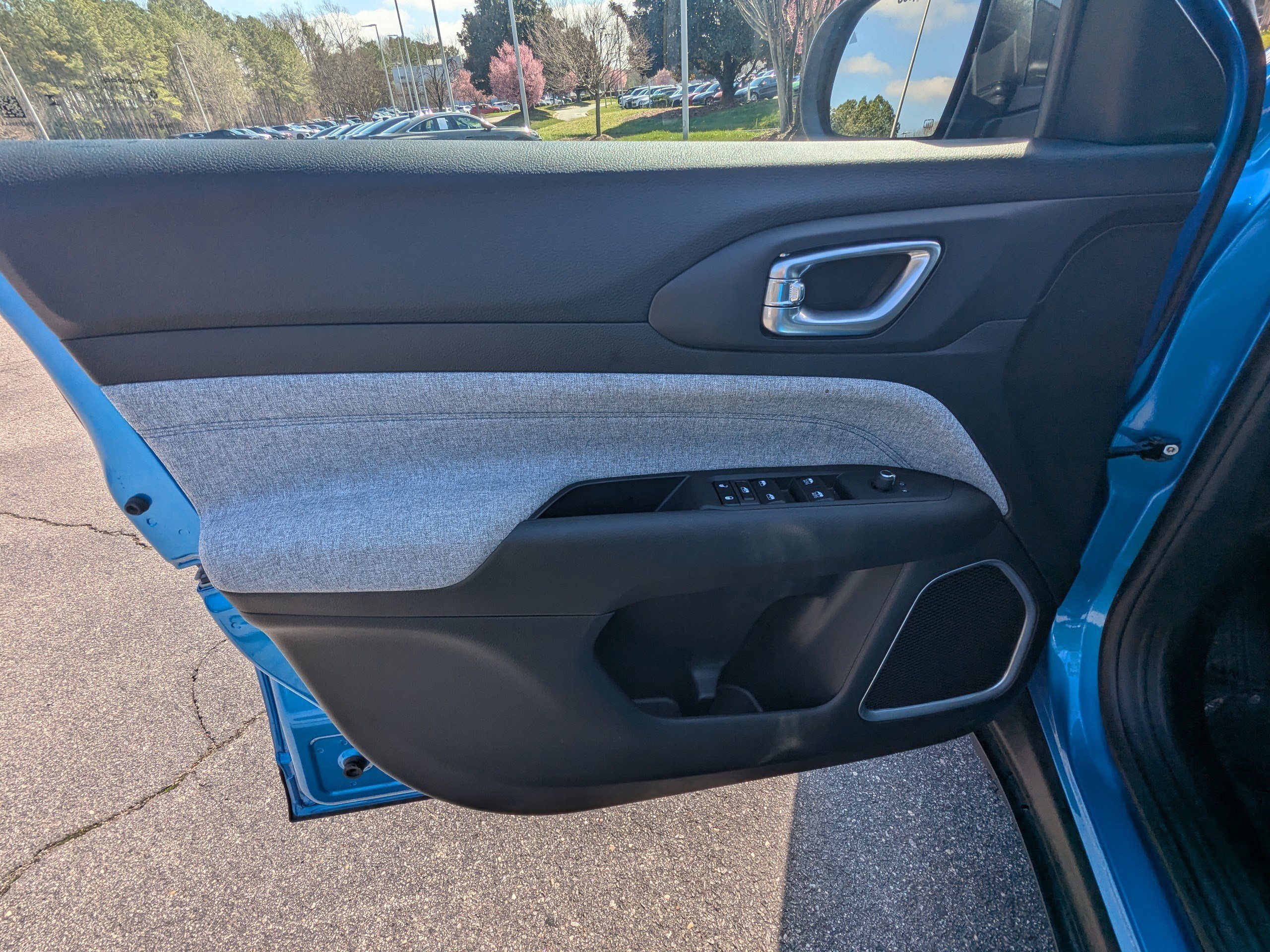 Certified 2025 Jeep Compass Latitude image 15