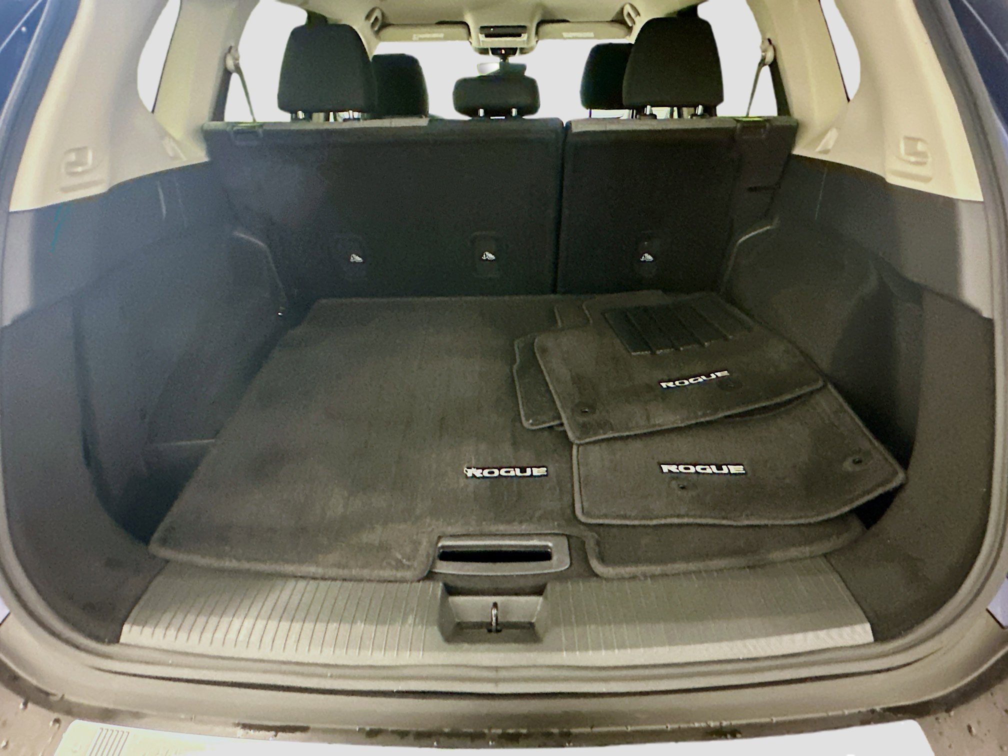 Used 2023 Nissan Rogue SV image 29