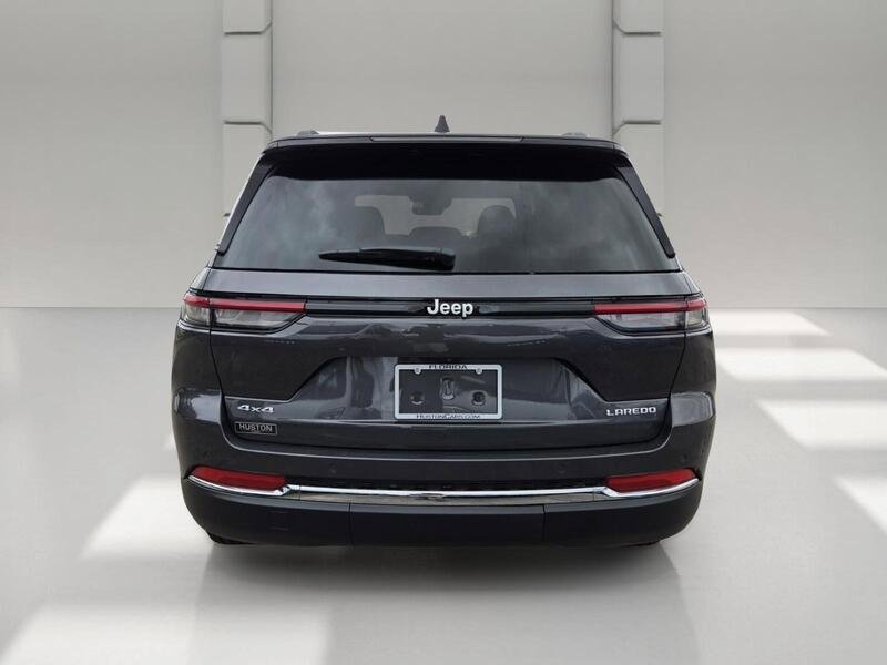 Used 2026 Jeep Grand Cherokee Laredo AWD/4WD image 4