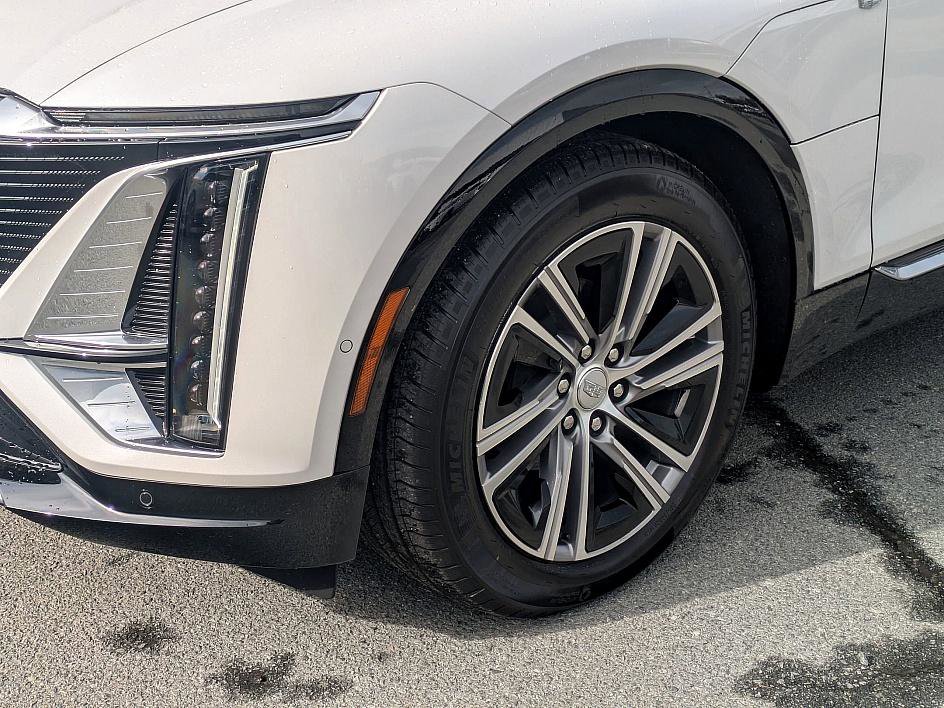 Certified 2025 Cadillac Lyriq Luxury image 9