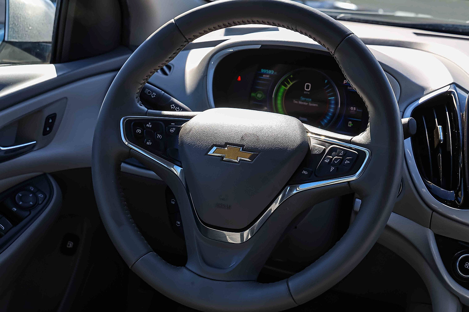 Used 2017 Chevrolet Volt LT w/ Comfort Package FWD image 13