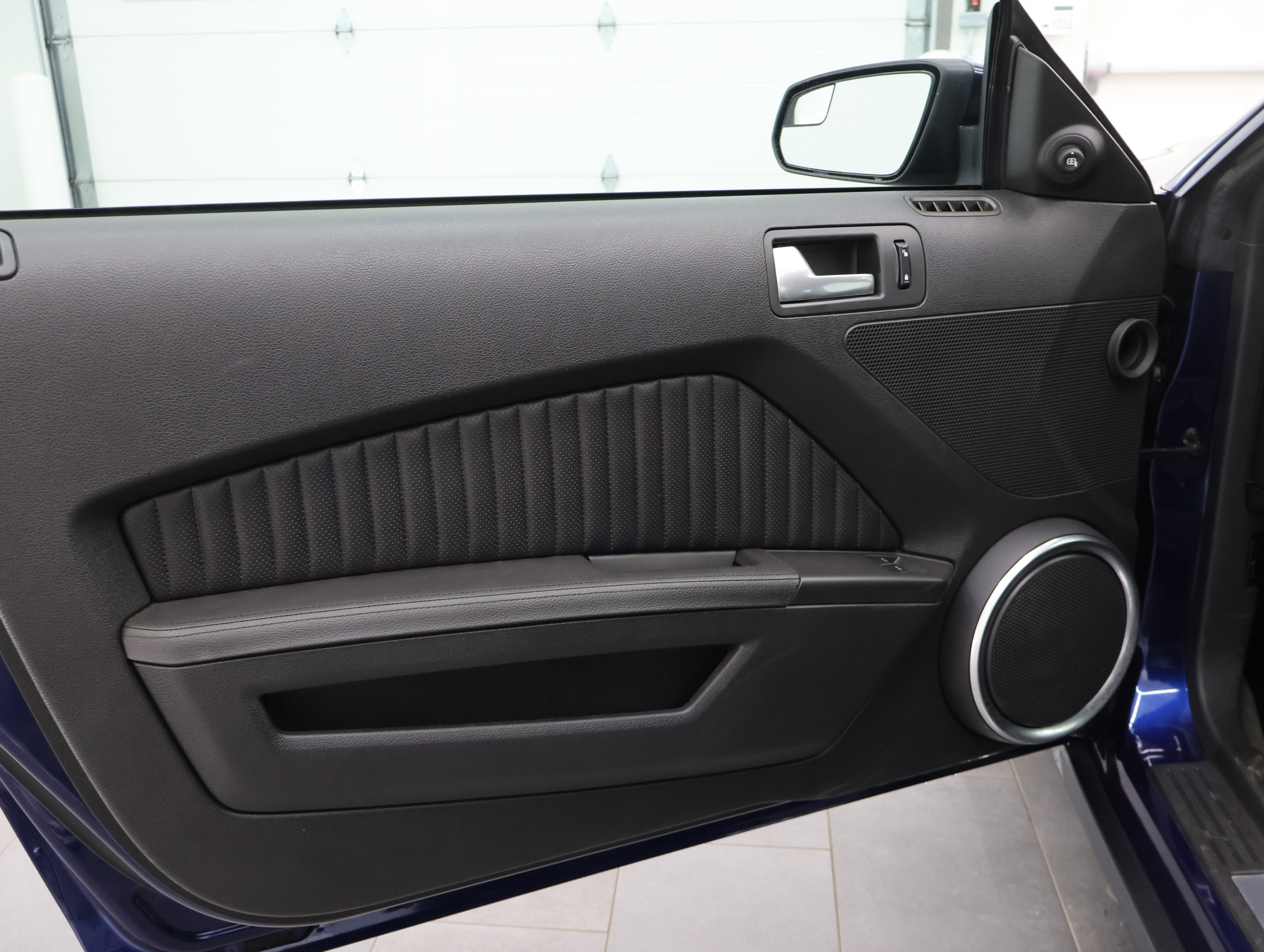 Used 2011 Ford Mustang Shelby GT500 w/ SVT Performance Pkg RWD image 33