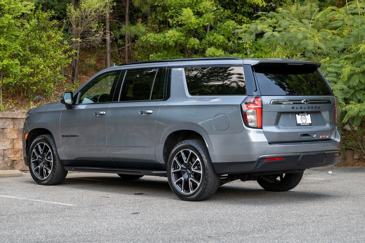 Used 2022 Chevrolet Suburban RST w/ Luxury Package AWD/4WD image 8