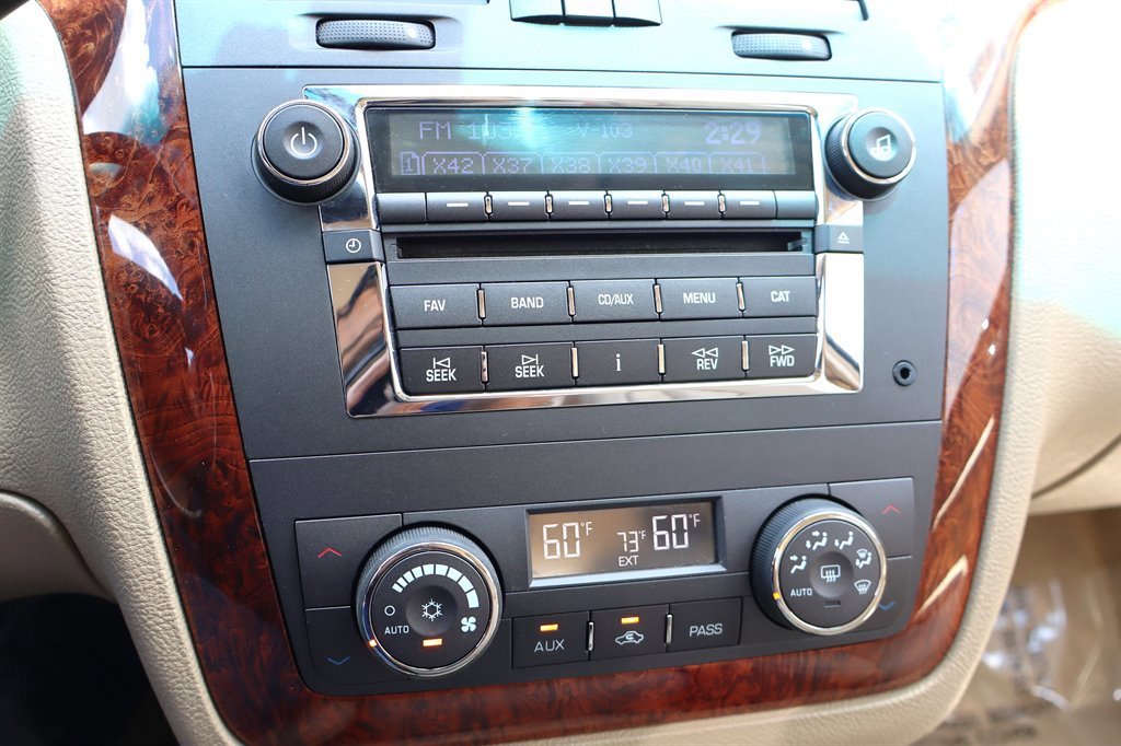 Used 2006 Cadillac DTS w/ Trunk Convenience Package FWD image 27
