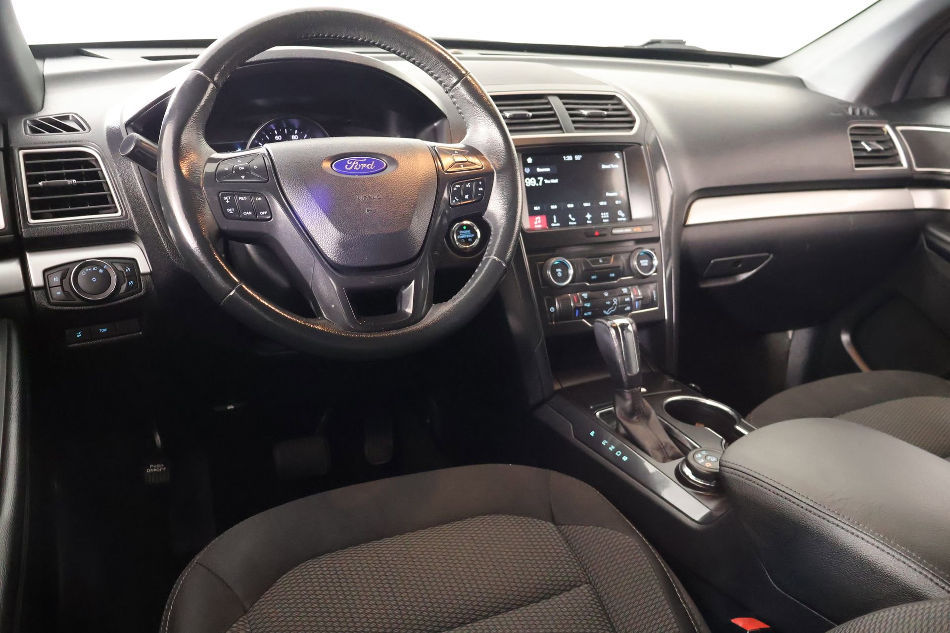 Used 2017 Ford Explorer XLT w/ Equipment Group 201A AWD/4WD image 2