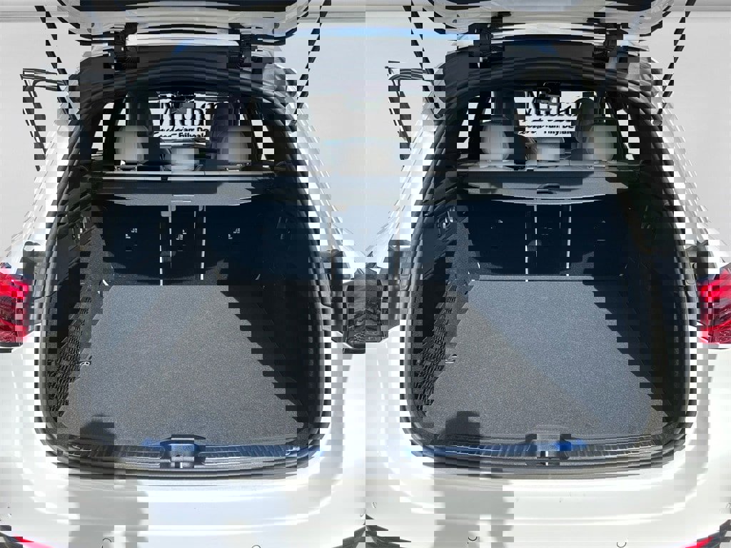 Used 2025 Mercedes-Benz GLC 300 4MATIC image 11