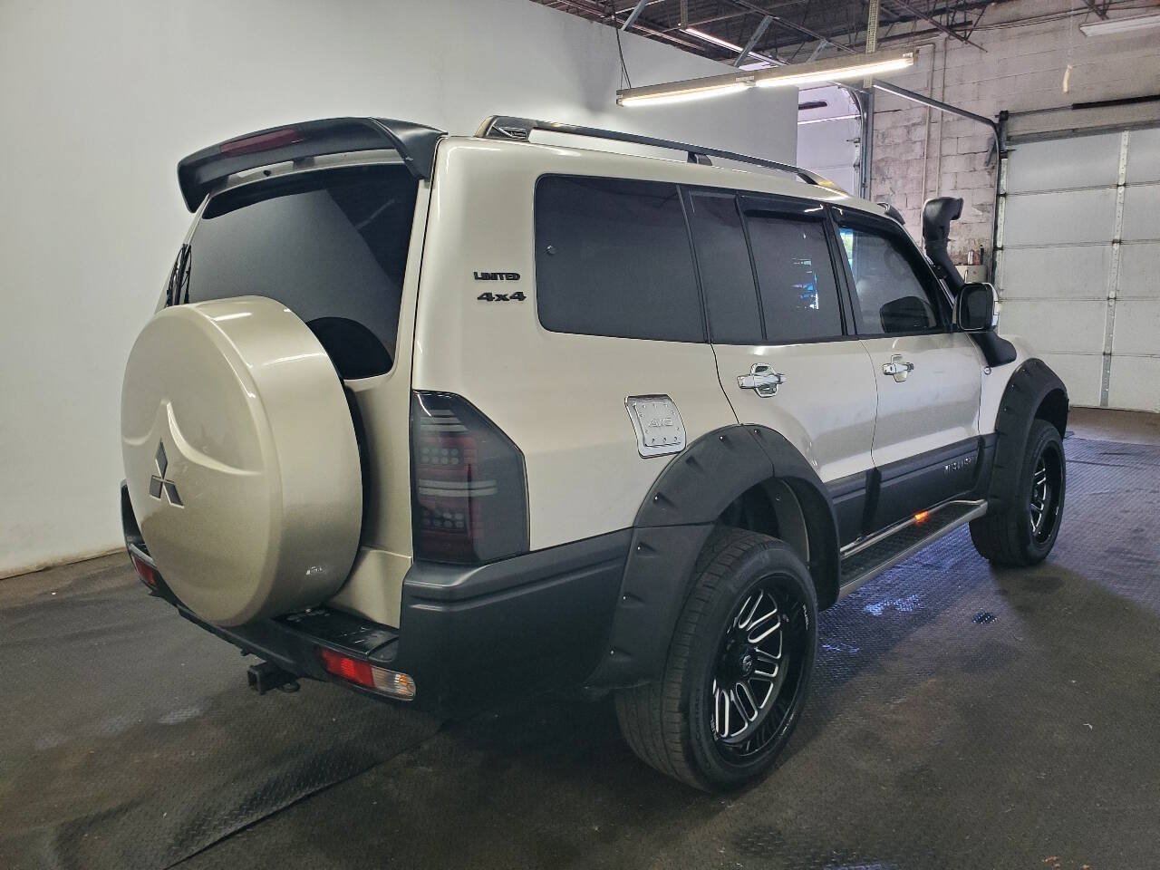 Used 2004 Mitsubishi Montero Limited AWD/4WD image 7