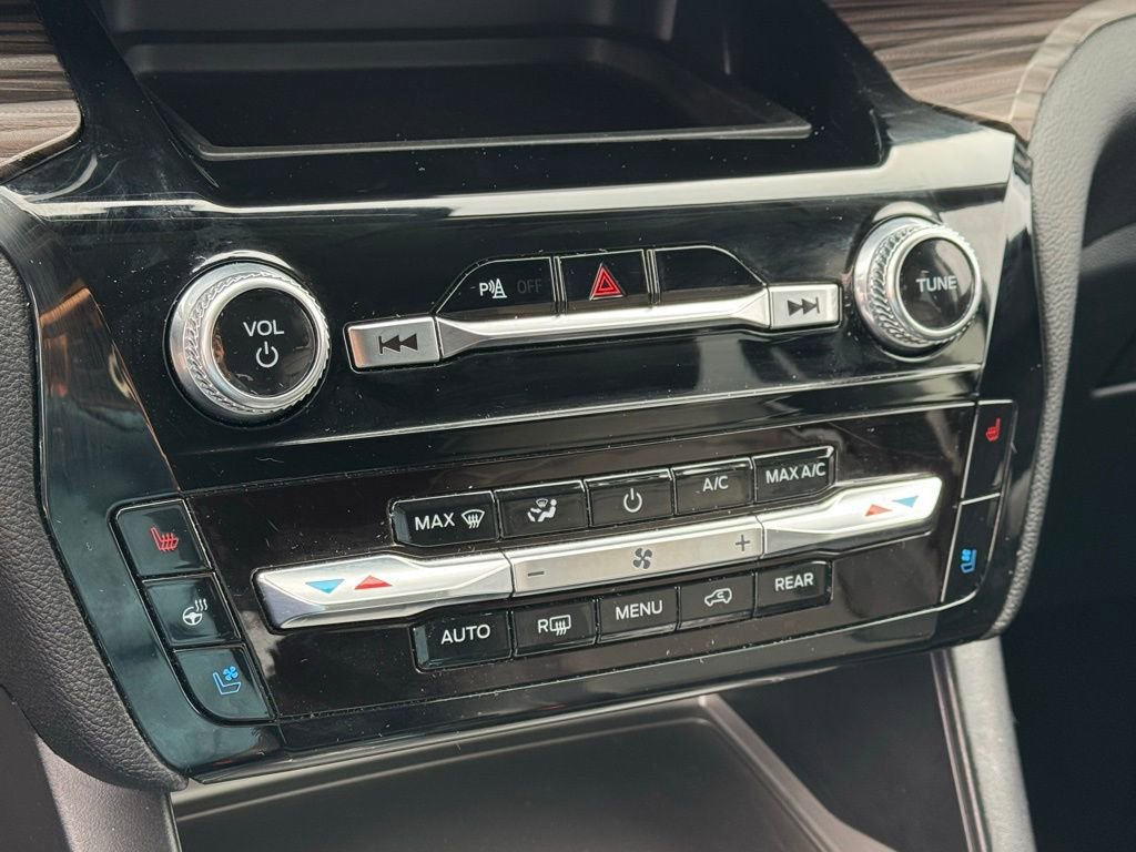 Used 2023 Ford Explorer Limited image 18