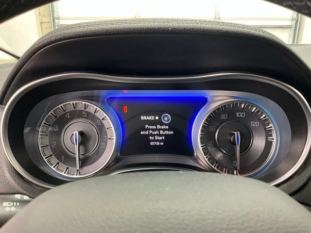 Used 2018 Chrysler 300 Touring w/ Chrome Appearance Package RWD image 5