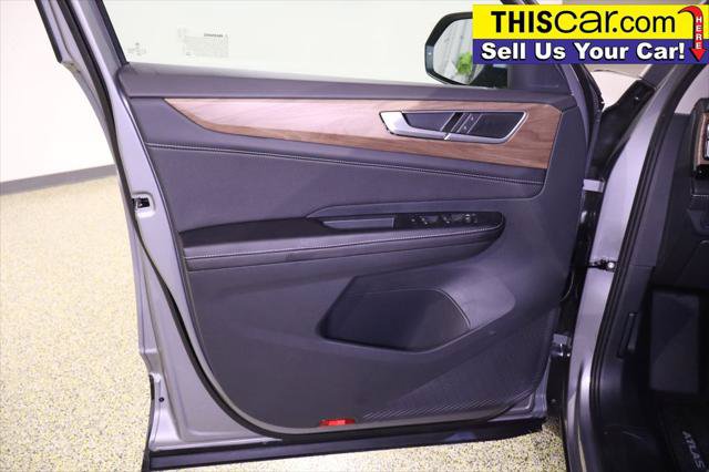 Used 2025 Volkswagen Atlas SE FWD image 30