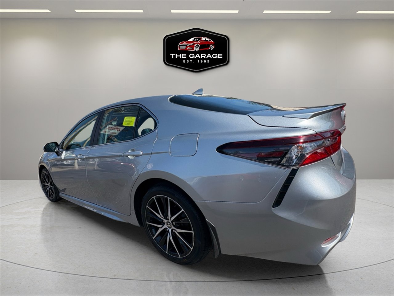 Used 2022 Toyota Camry SE image 4