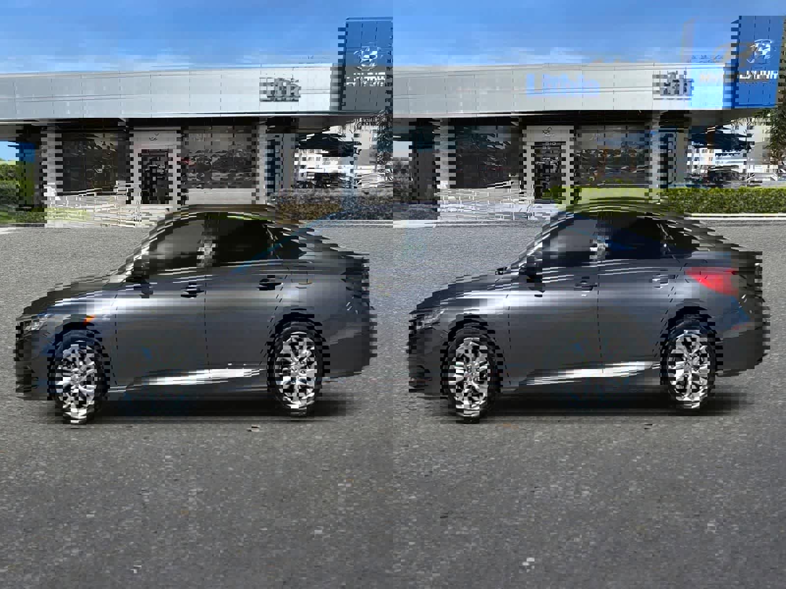 Used 2018 Honda Accord LX image 6