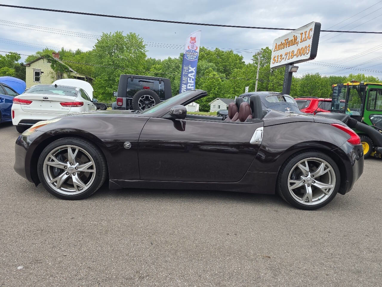 Used 2010 Nissan 370Z Touring w/ Sport Pkg RWD image 3