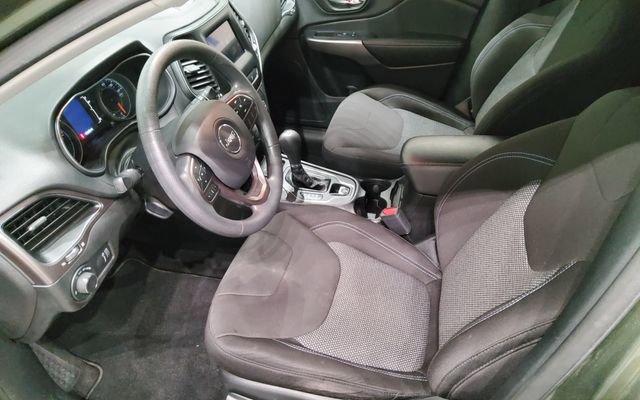 Used 2021 Jeep Cherokee Latitude AWD/4WD image 10