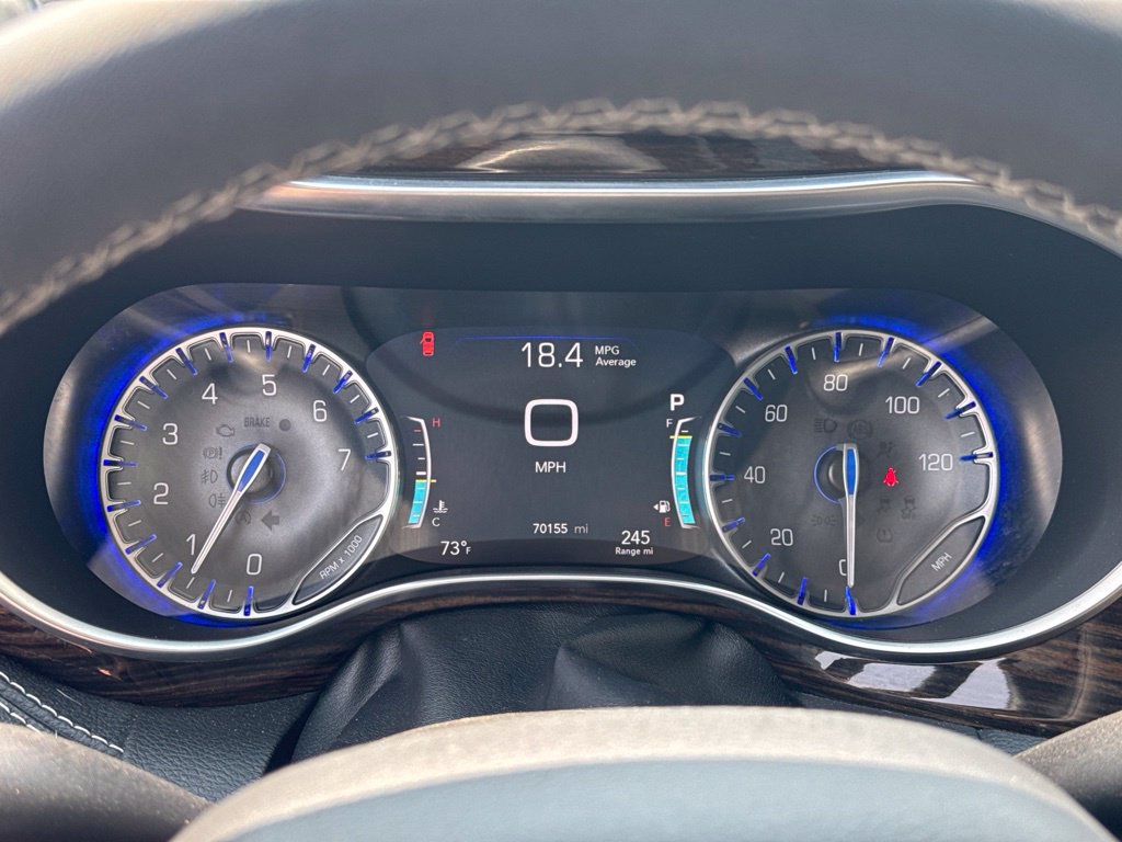 Used 2023 Chrysler Pacifica Limited FWD image 41