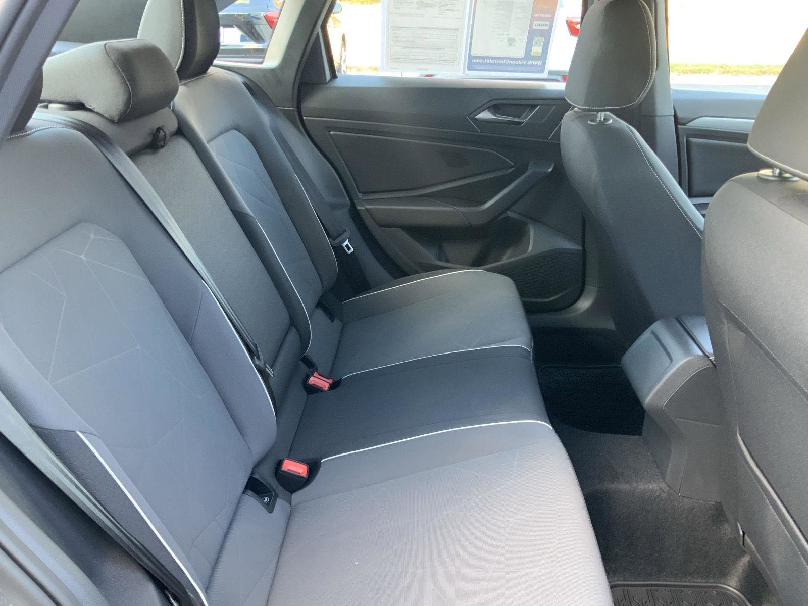 Used 2025 Volkswagen Jetta Sport image 12