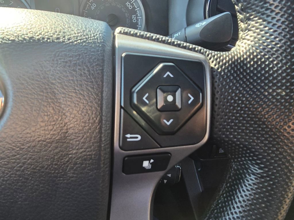 Used 2016 Toyota Tacoma Limited w/ Towing Package image 22