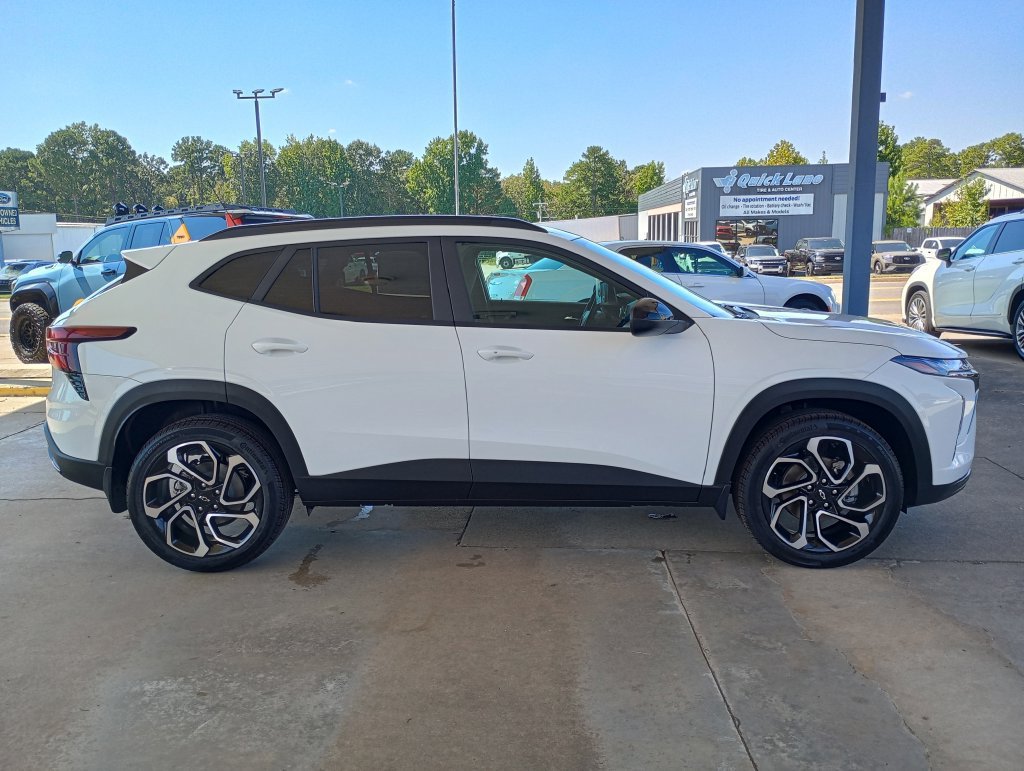 New 2026 Chevrolet Trax RS w/ Driver Confidence Package FWD image 6