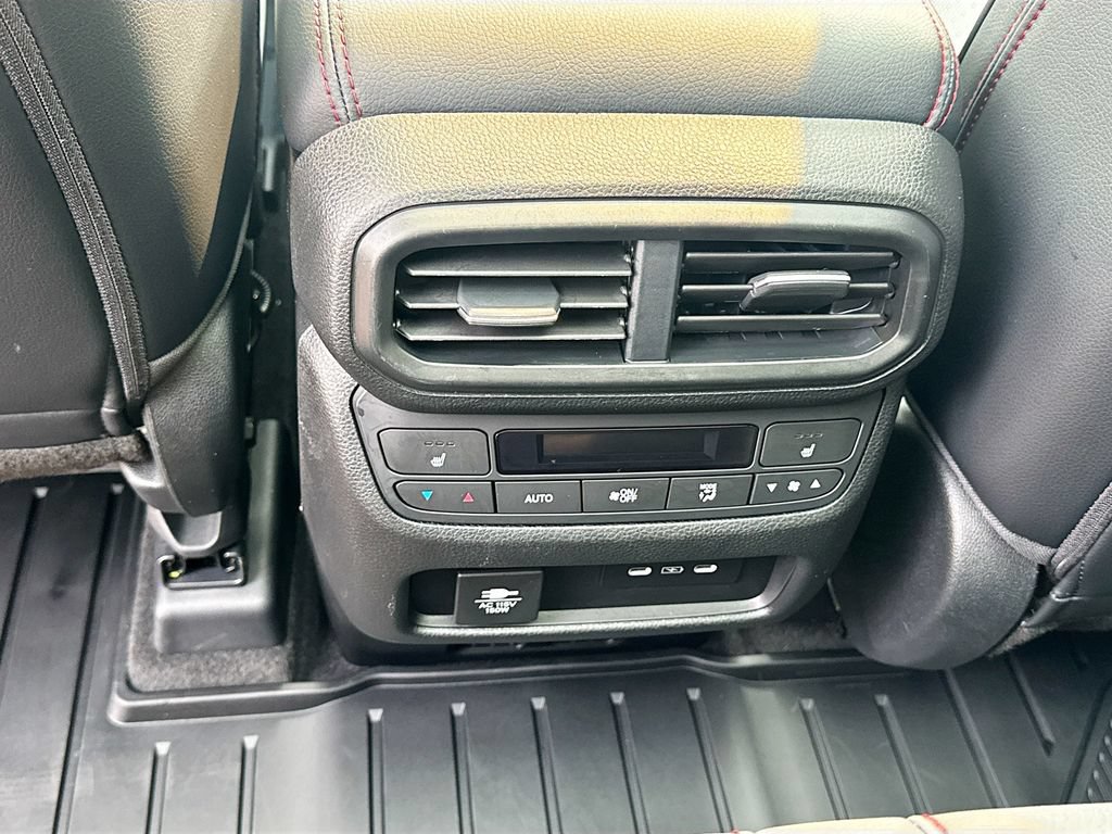 Used 2025 Honda Pilot Black Edition image 26