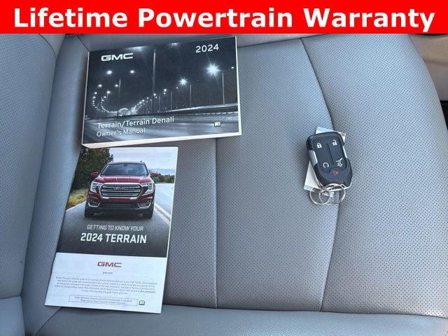 Used 2024 GMC Terrain SLT image 17