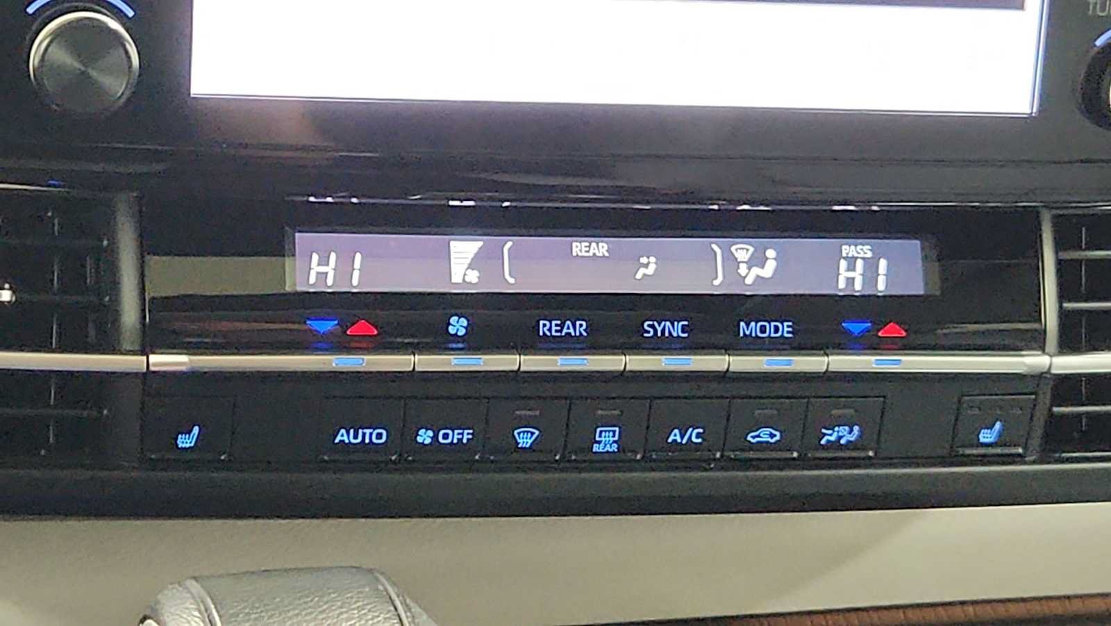 Certified 2024 Toyota Sienna XLE FWD image 21