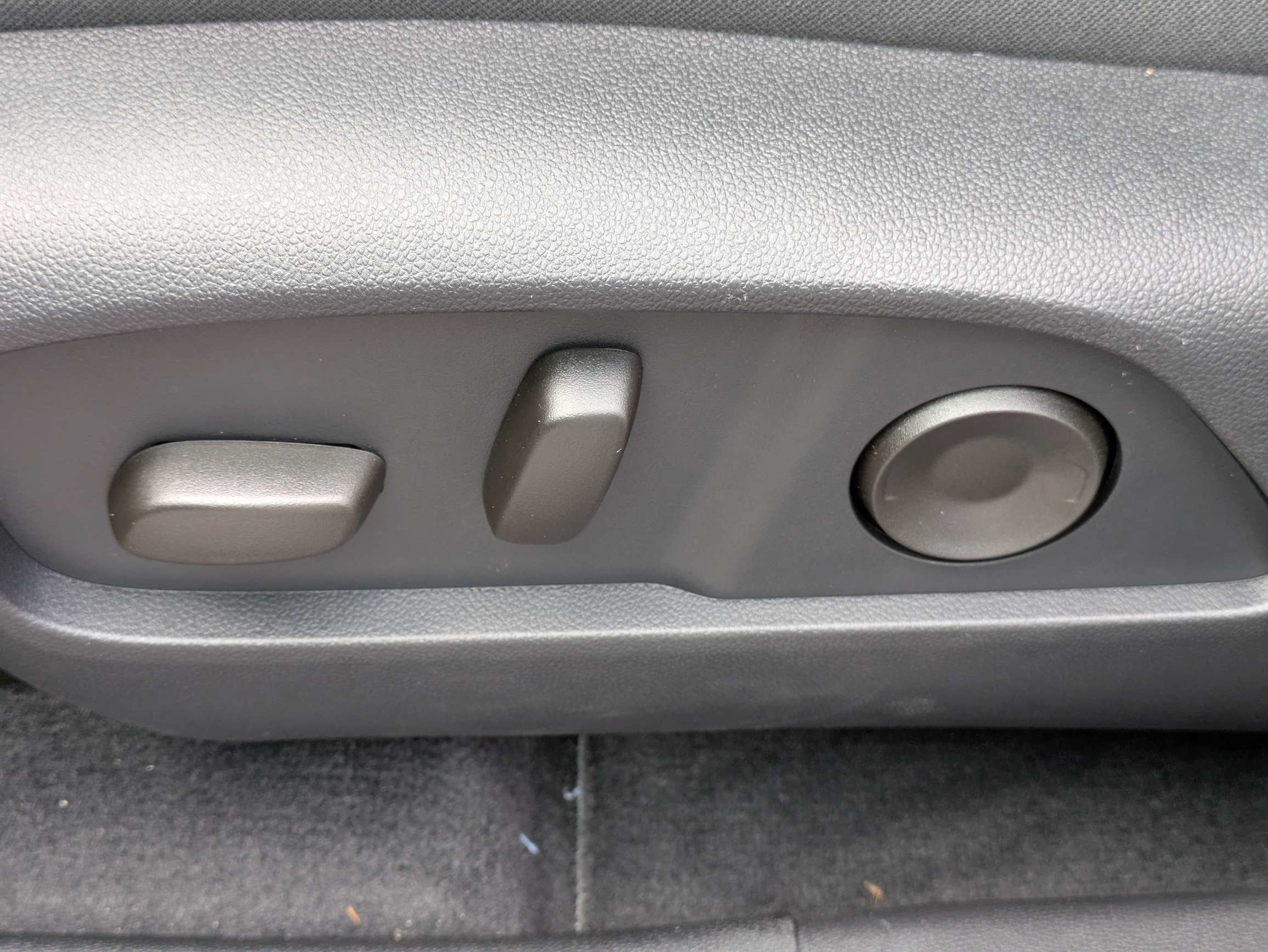 New 2027 Chevrolet Equinox LT w/ Convenience Package II FWD image 12