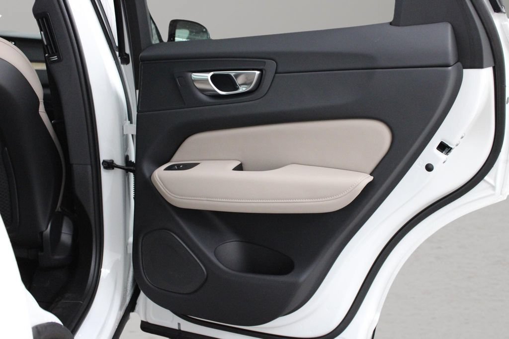 New 2026 Volvo XC60 B5 Core AWD/4WD image 29