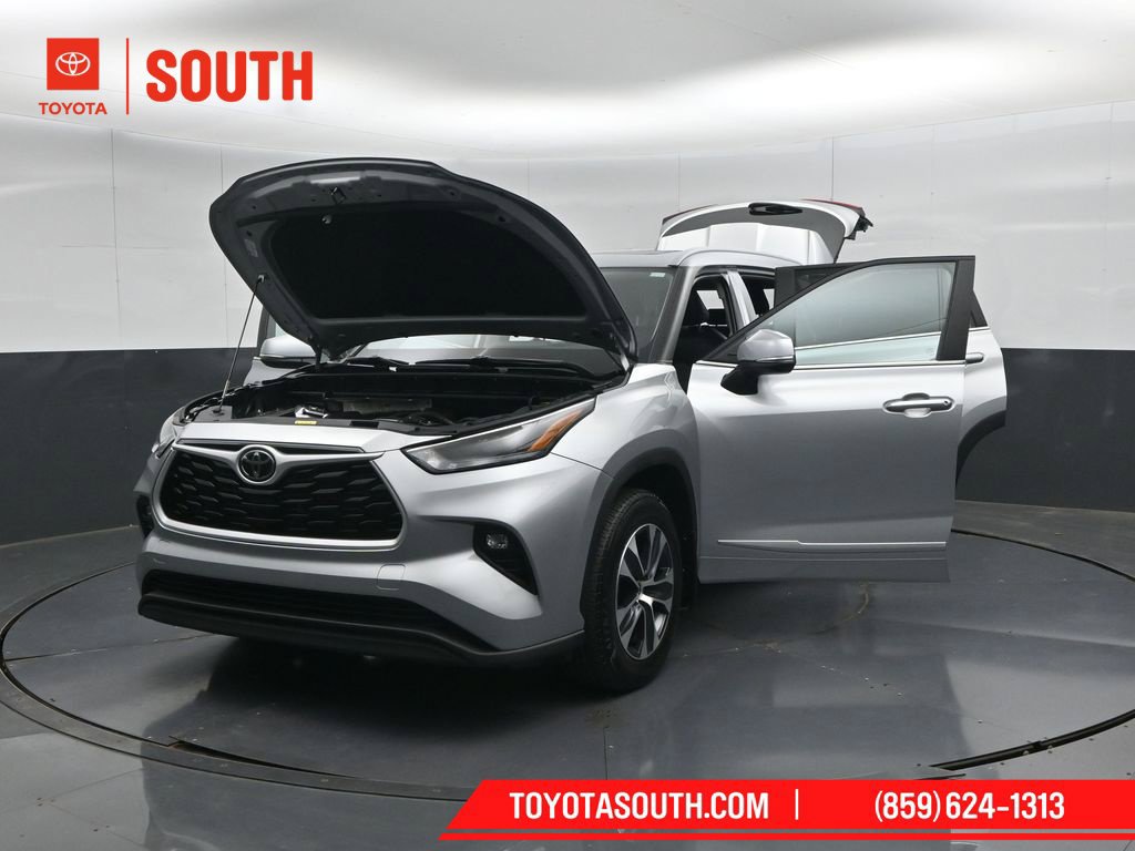 Used 2023 Toyota Highlander XLE AWD/4WD image 61