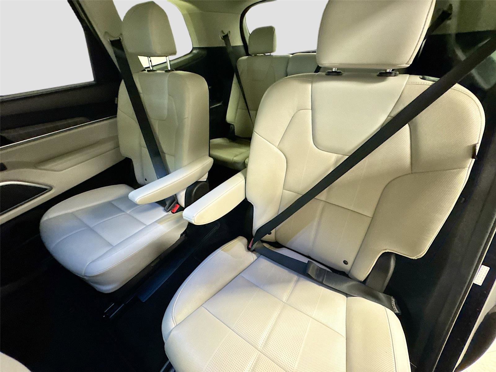 Used 2024 Kia Telluride EX w/ EX Captain's Chair Package FWD image 26