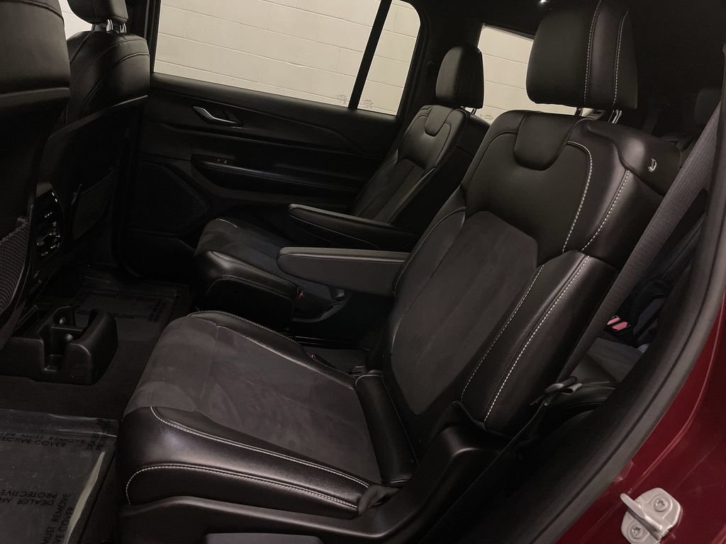 Used 2024 Jeep Grand Cherokee L Altitude AWD/4WD image 18