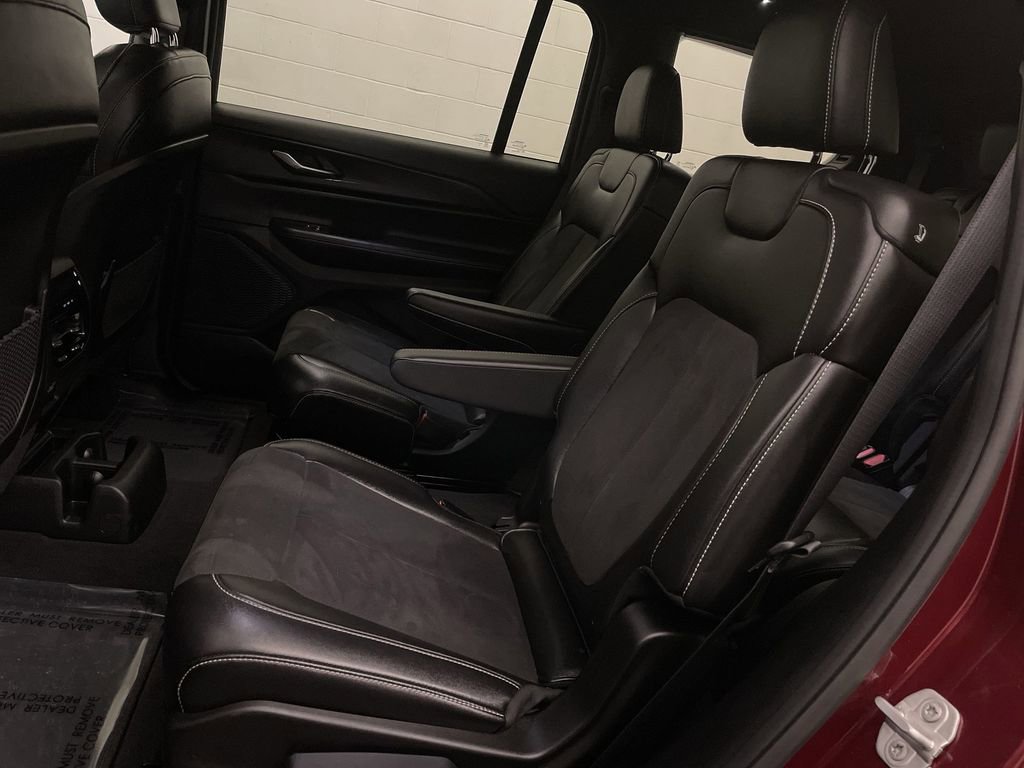Used 2024 Jeep Grand Cherokee L Altitude AWD/4WD image 18