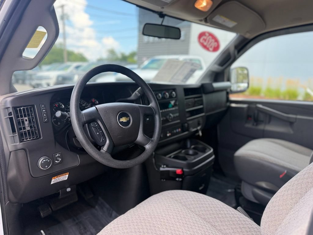 Used 2025 Chevrolet Express 3500 w/ Power Convenience Package RWD image 14