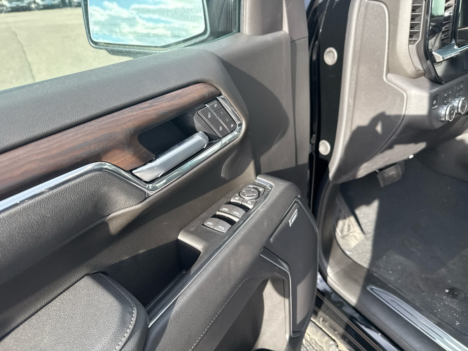 New 2026 GMC Sierra 1500 SLT w/ SLT Premium Plus Package AWD/4WD image 12