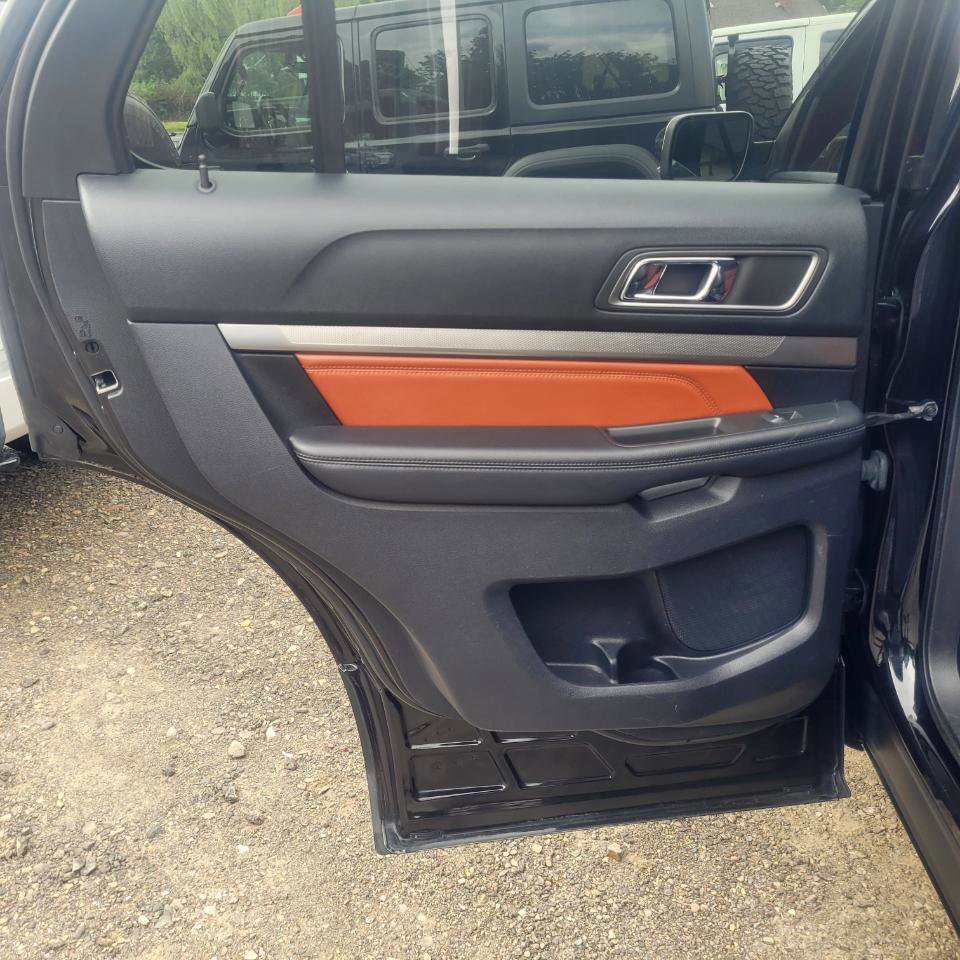 Used 2019 Ford Explorer XLT w/ Equipment Group 202A AWD/4WD image 33