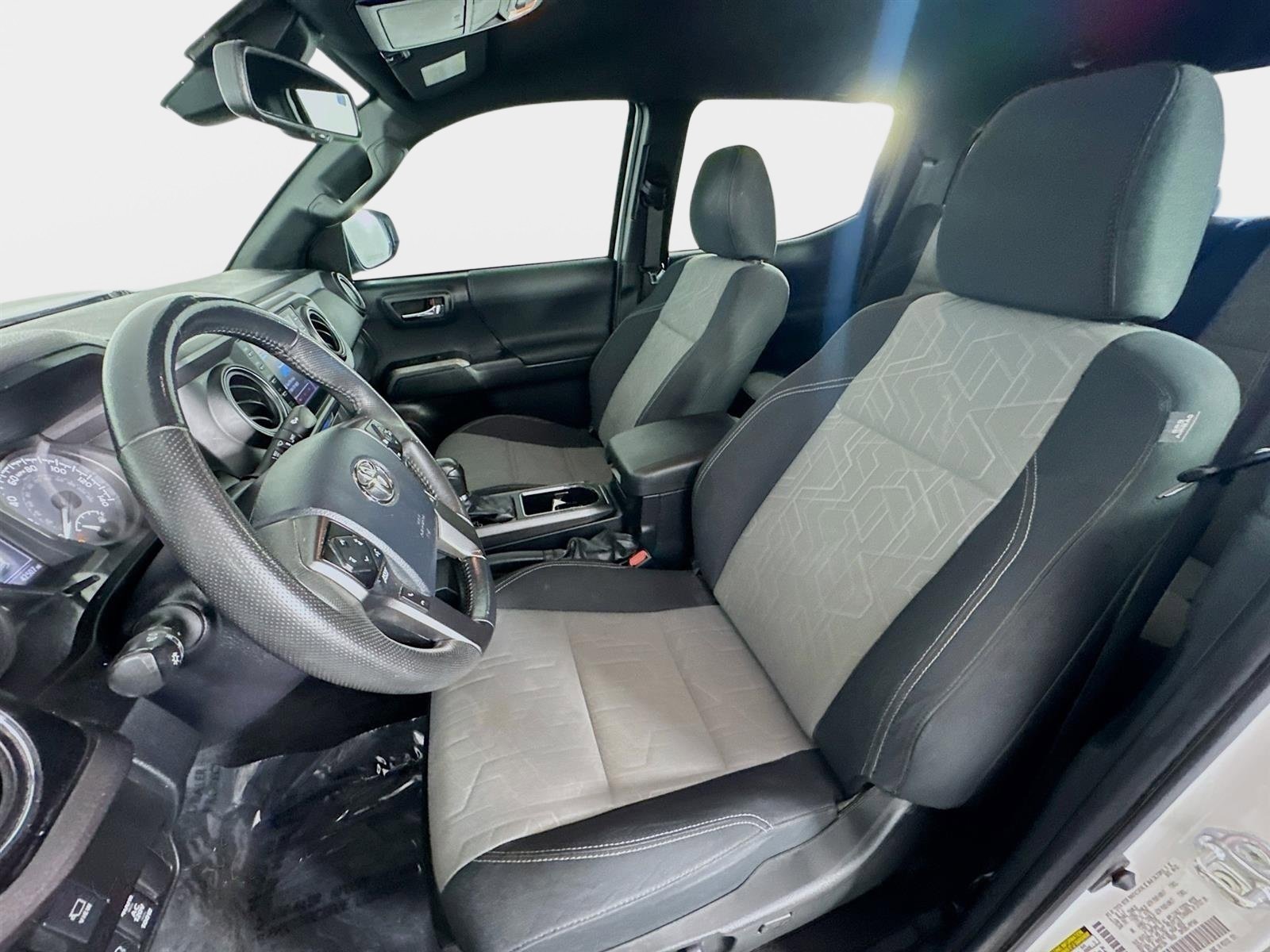 Used 2023 Toyota Tacoma TRD Sport w/ Advanced Technology Package image 12