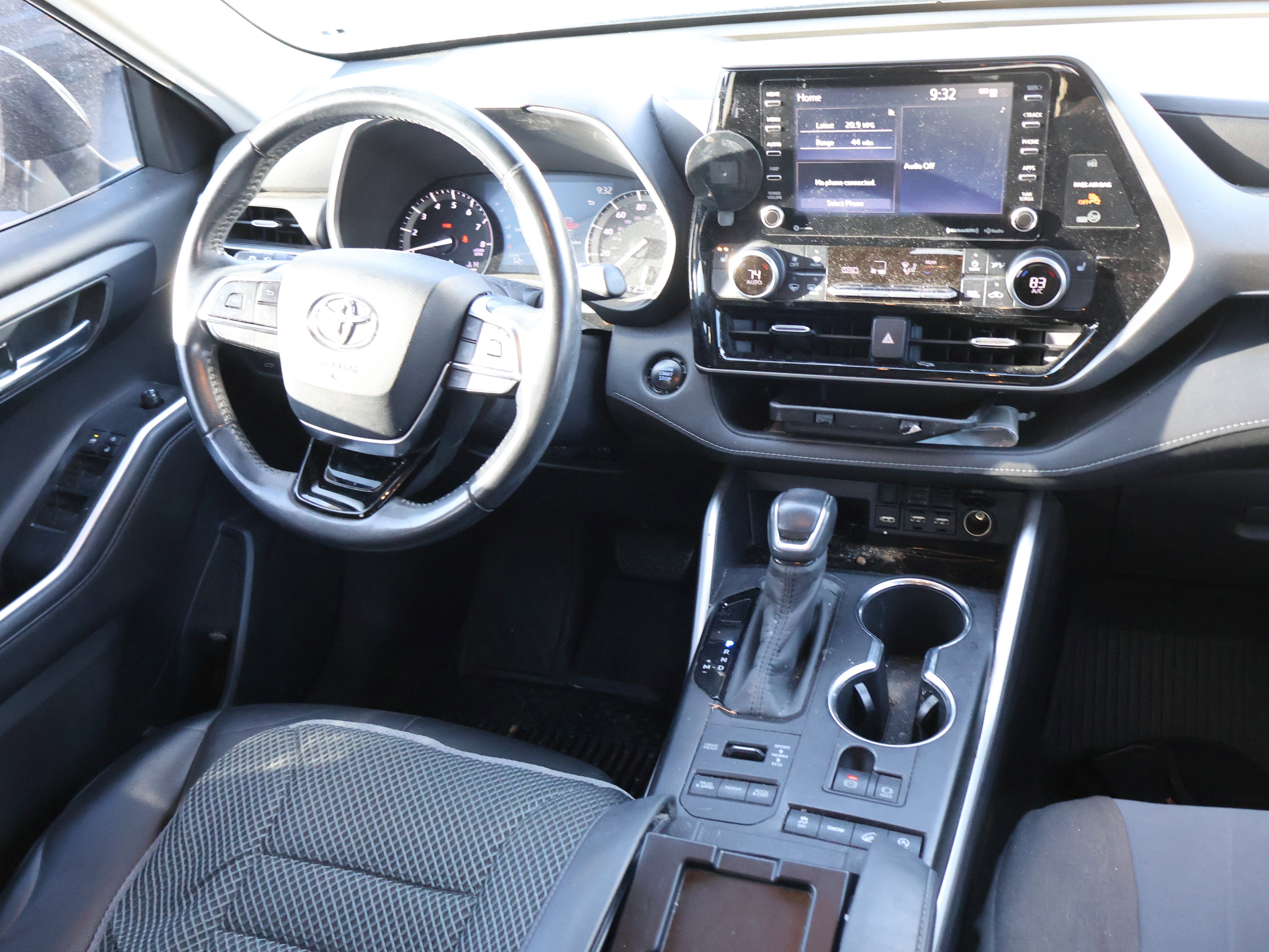 Used 2020 Toyota Highlander XLE image 16