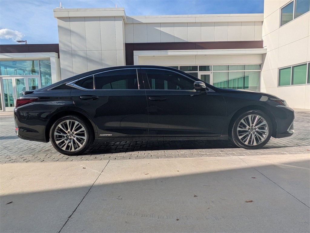Used 2020 Lexus ES 300h w/ Premium Package image 3