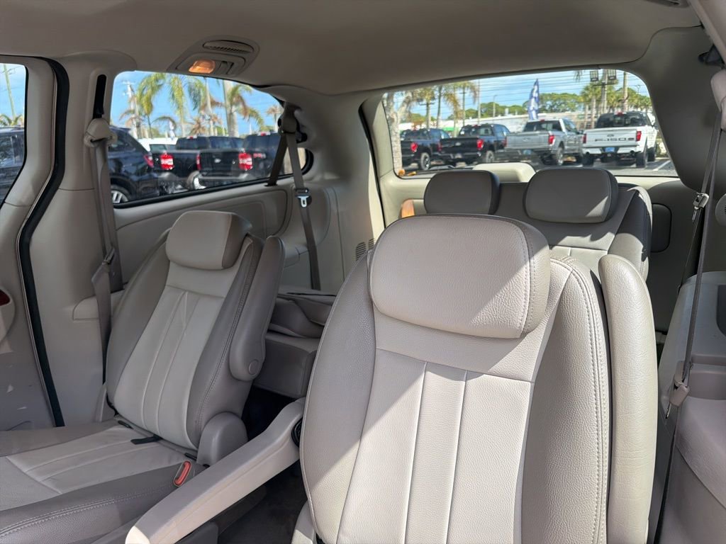 Used 2006 Chrysler Town & Country Touring image 11