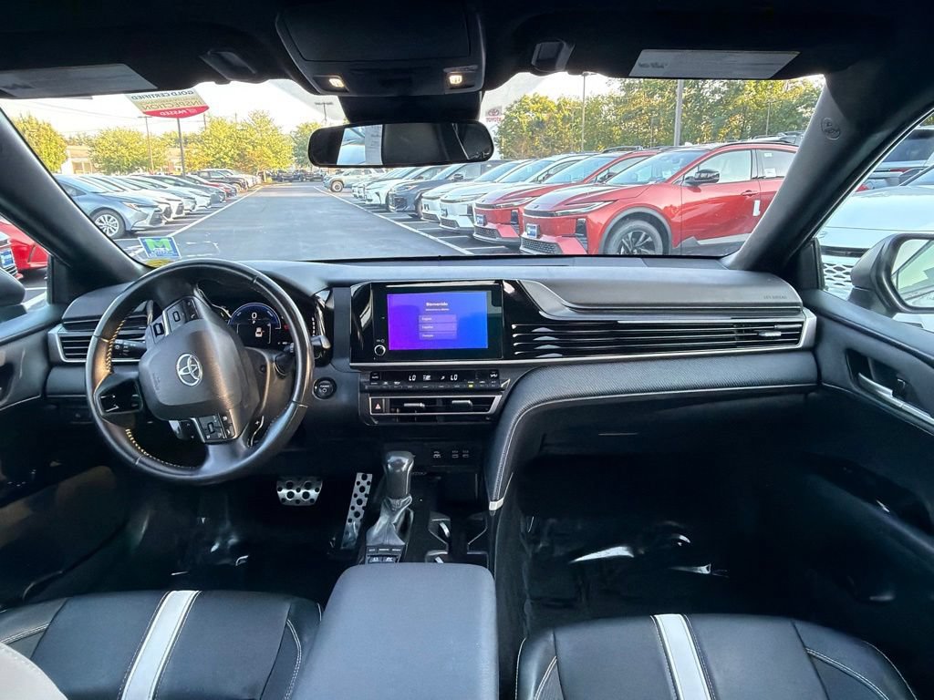 Used 2025 Toyota Camry SE FWD image 16