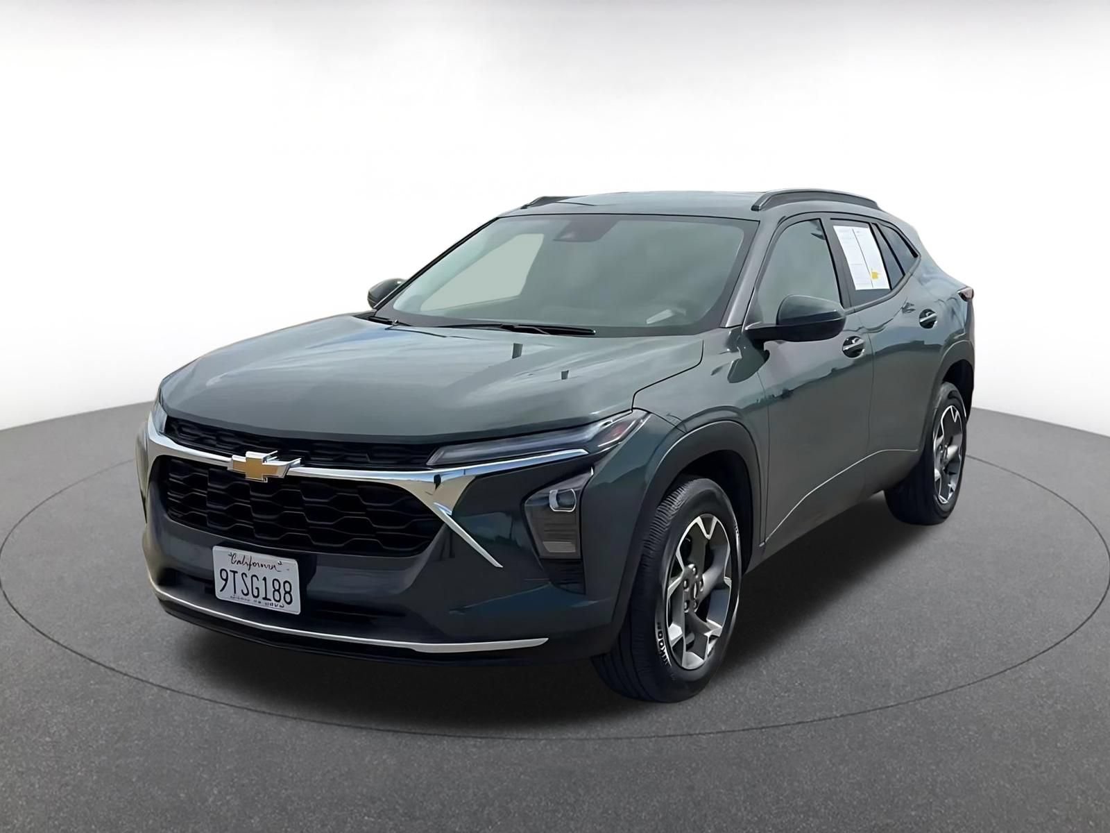 Used 2025 Chevrolet Trax LT FWD image 6