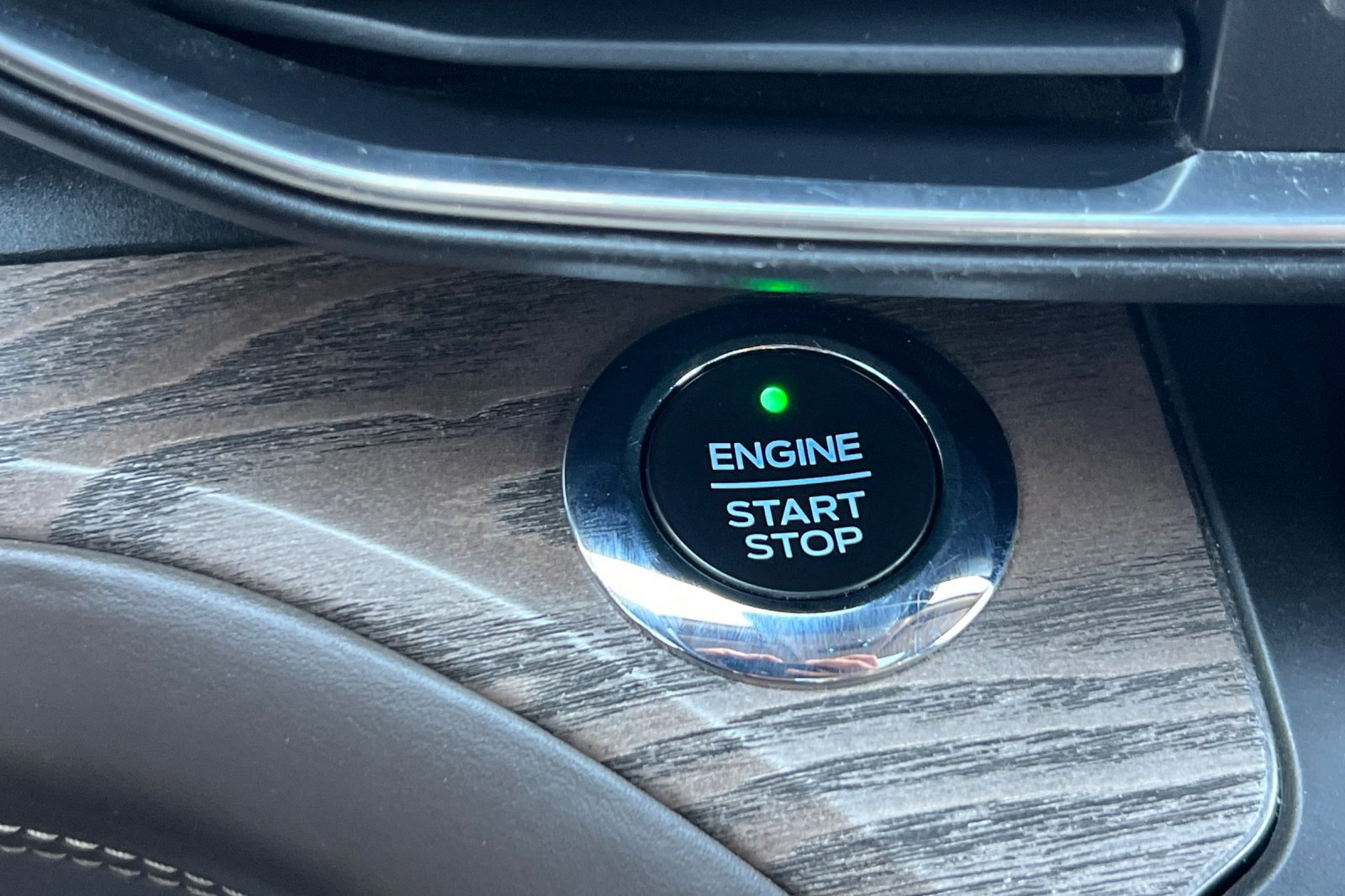 Used 2020 Ford Explorer Platinum w/ Premium Technology Package image 24