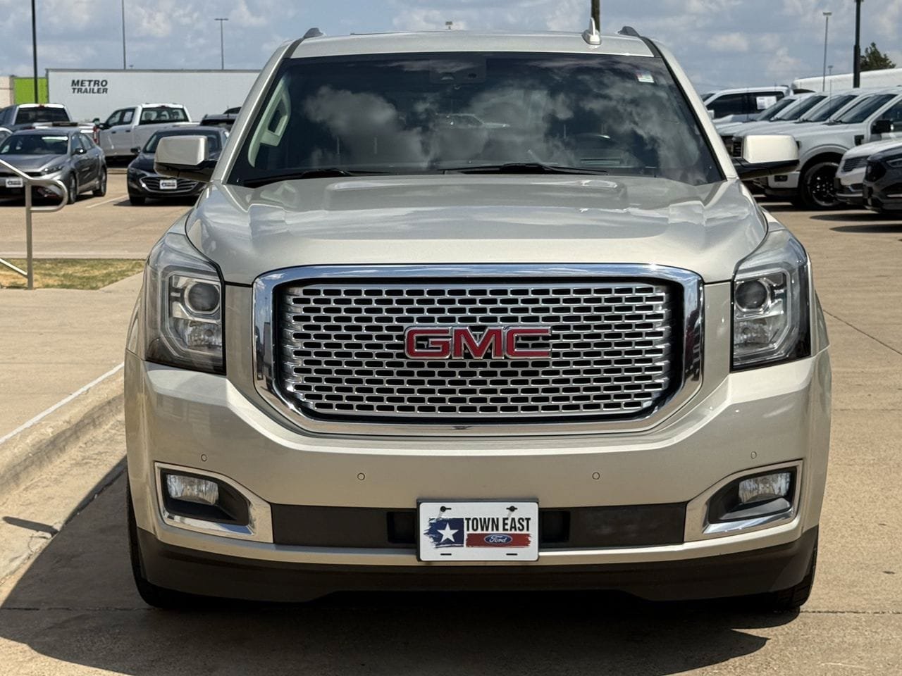 Used 2017 GMC Yukon Denali w/ Open Road Package AWD/4WD image 7