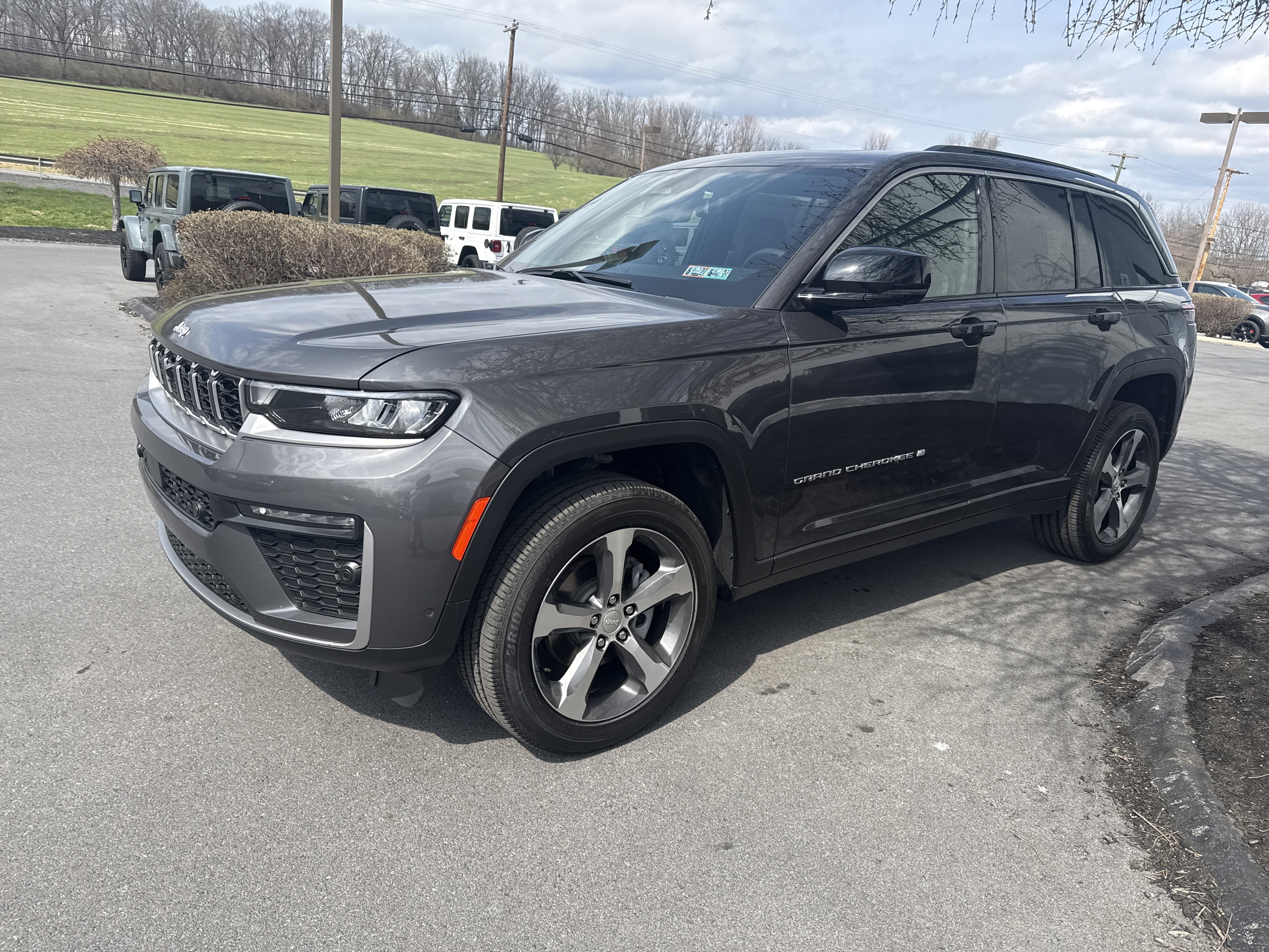 New 2026 Jeep Grand Cherokee Limited w/ Luxury Tech Group II AWD/4WD image 7