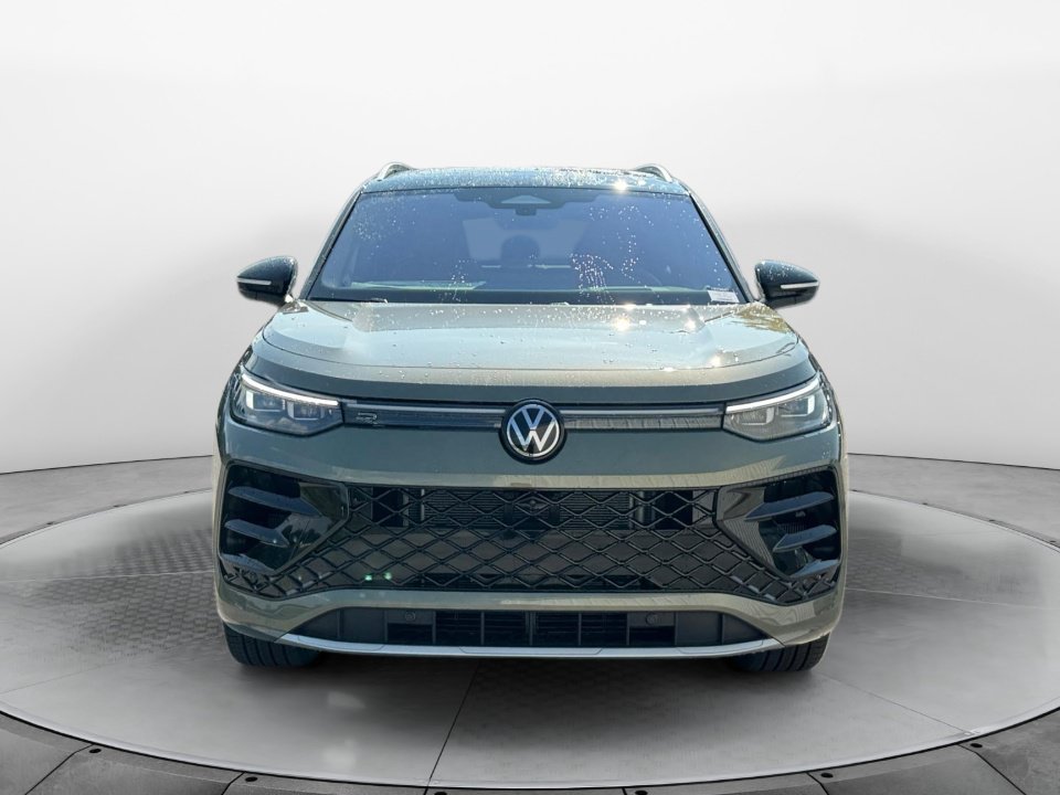 New 2026 Volkswagen Tiguan SEL R-Line AWD/4WD image 2