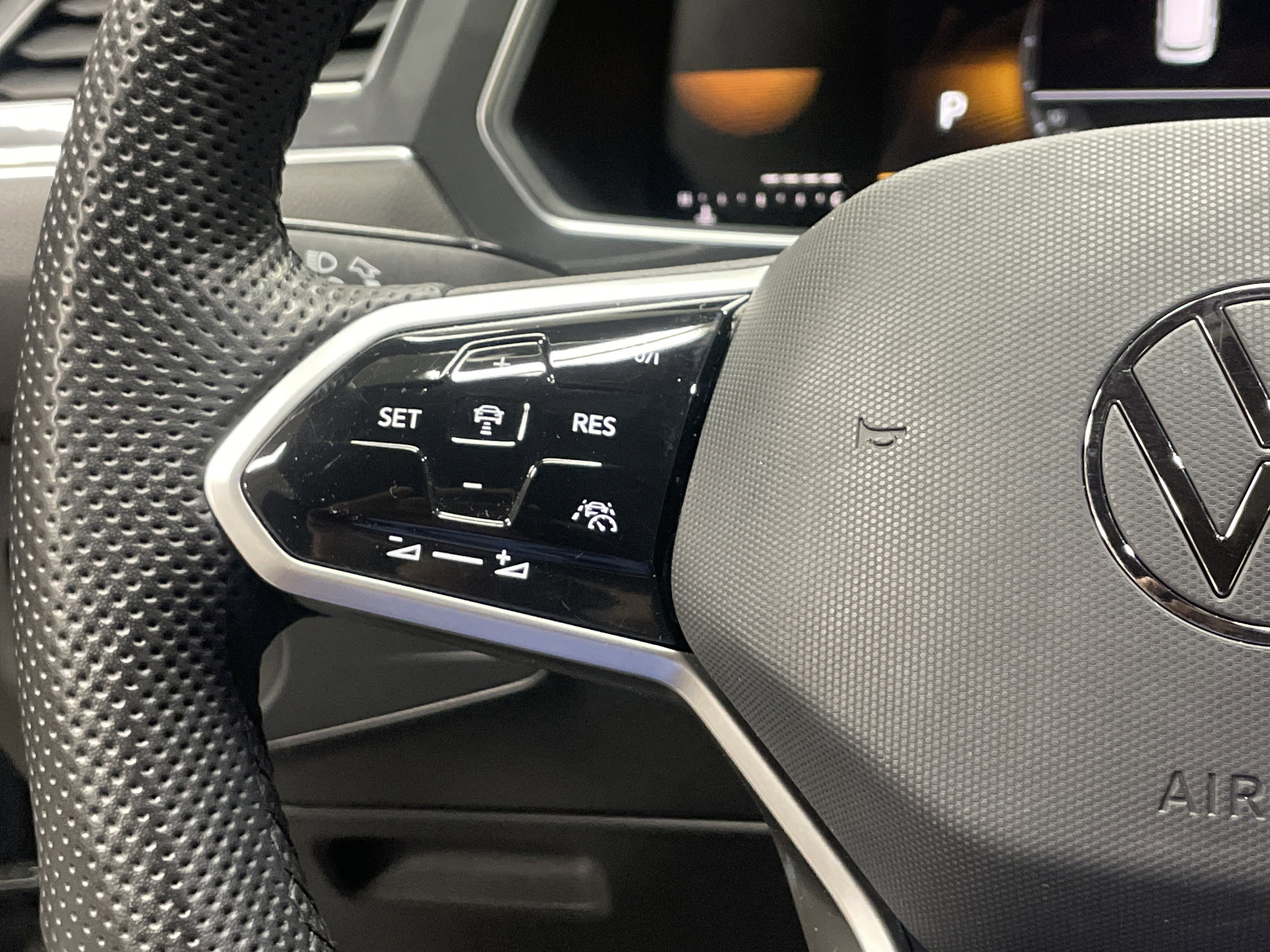 Used 2023 Volkswagen Tiguan SE R-Line FWD image 19