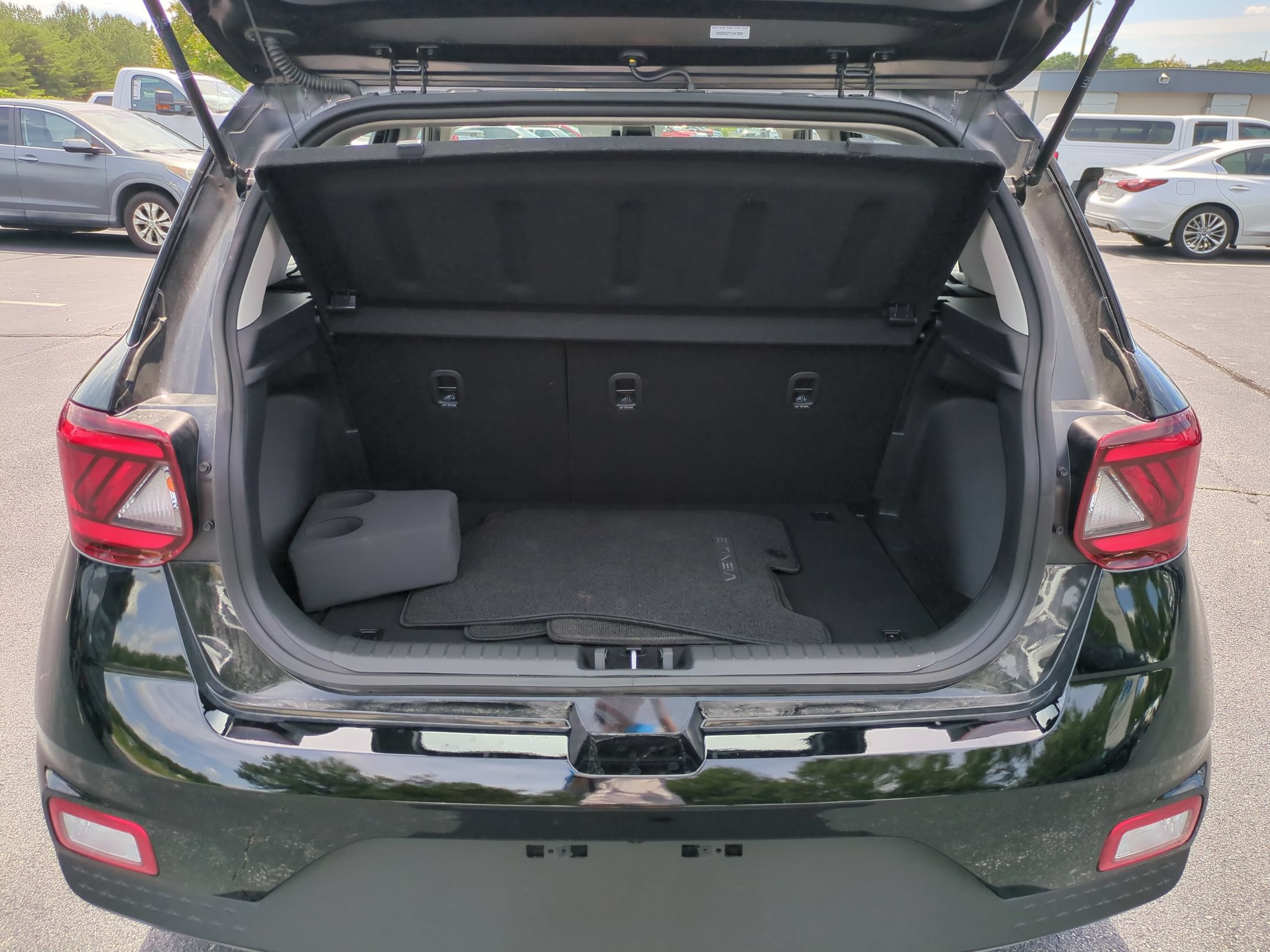 Used 2026 Hyundai Venue SE FWD image 29