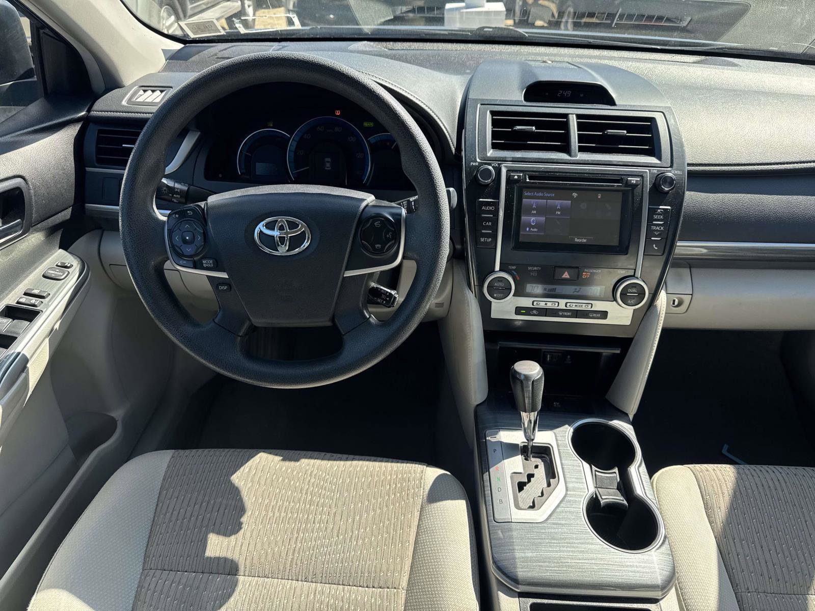 Used 2014 Toyota Camry LE image 10