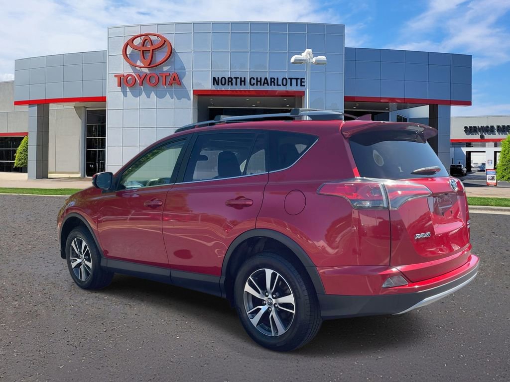 Used 2017 Toyota RAV4 XLE AWD/4WD image 4