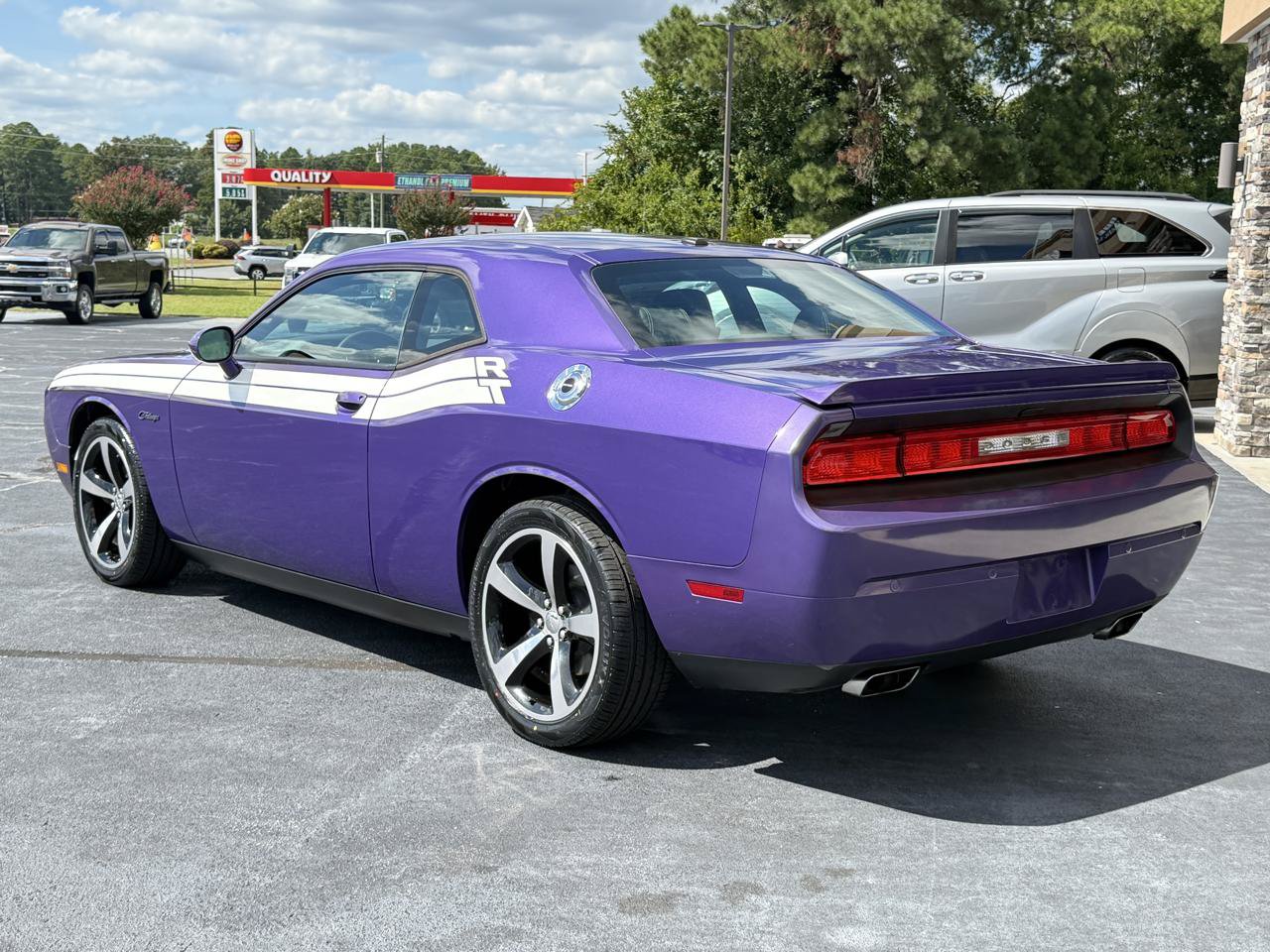 Used 2014 Dodge Challenger R/T RWD image 3